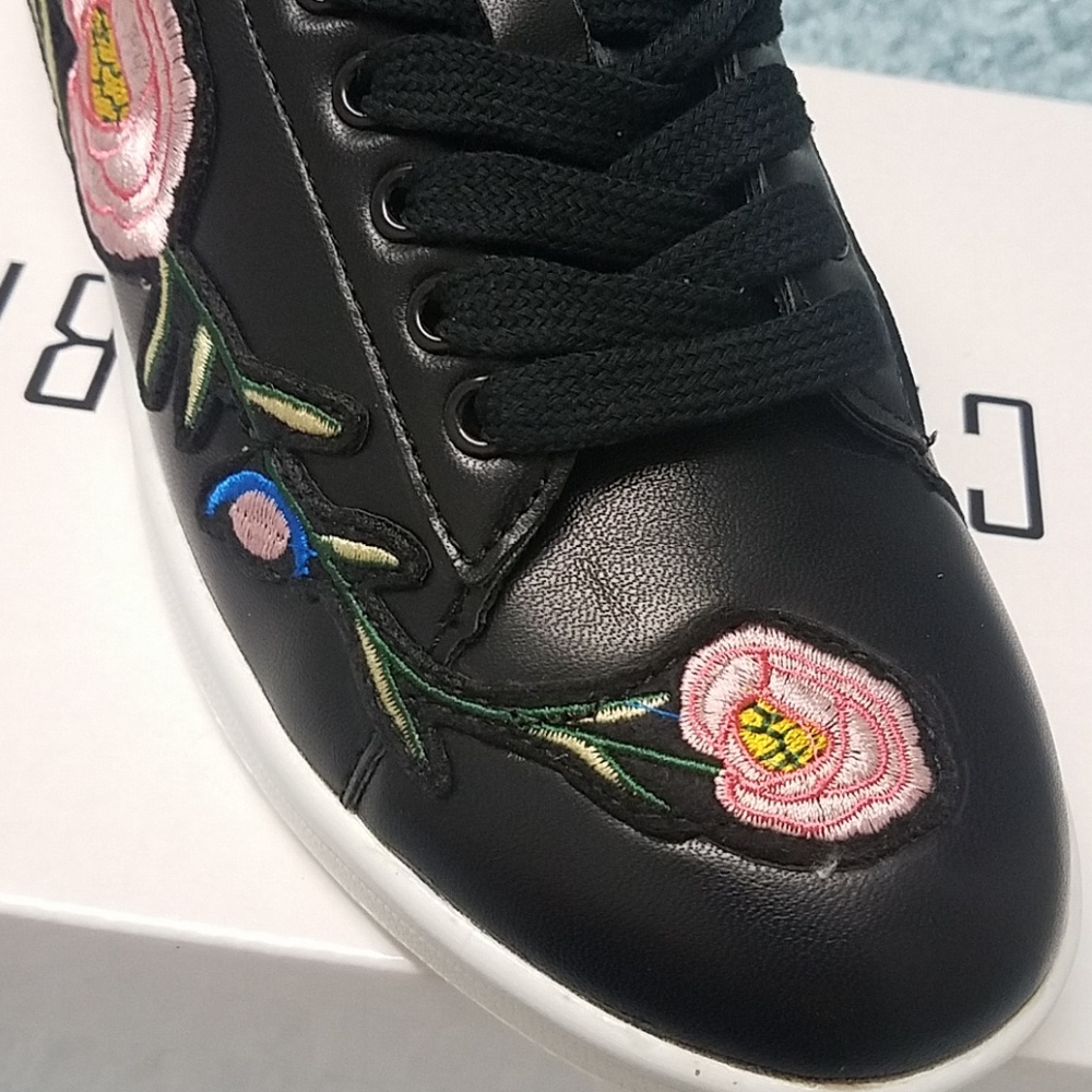 Cape Robbin sneaker - Picture 3 of 5